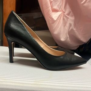 Black Pumps